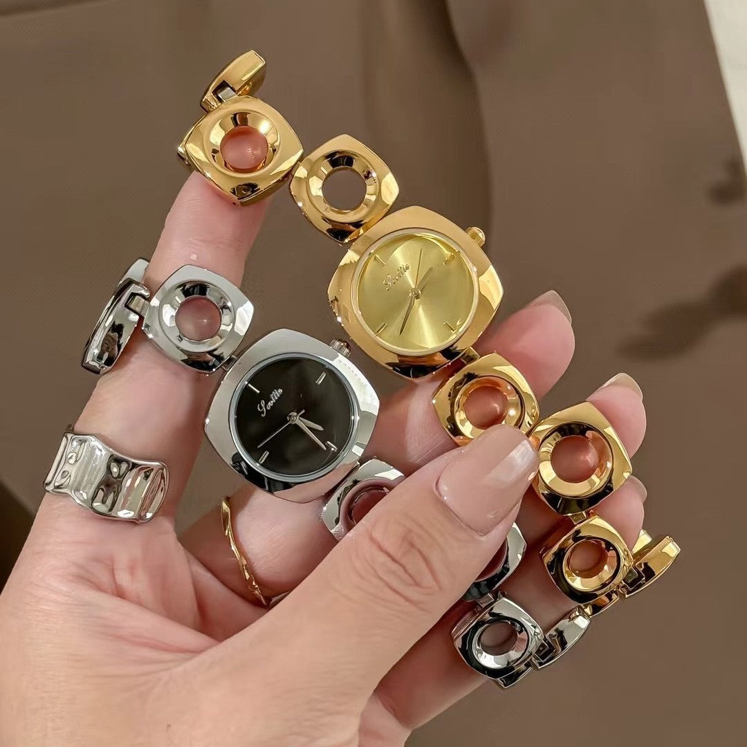 MONTRE SCULPTÉE DORÉE FEMME