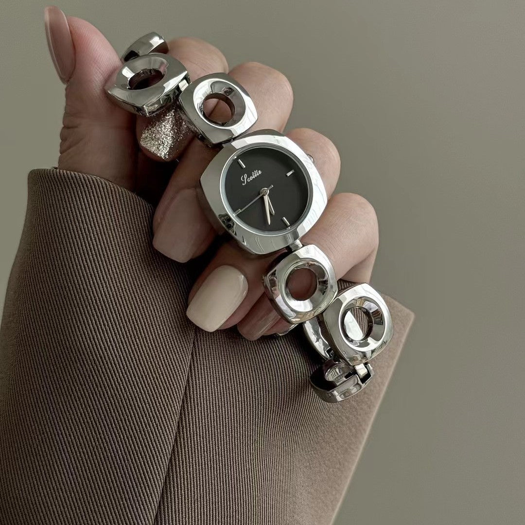 MONTRE SCULPTÉE DORÉE FEMME