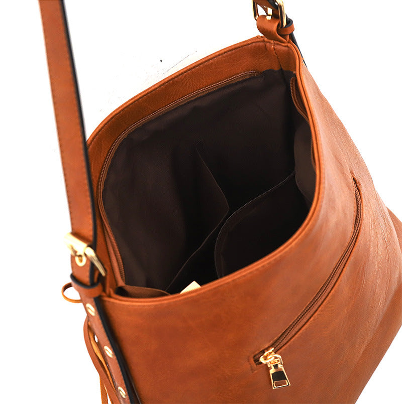 SAC ÉPAULIÈRE GRAND FORMAT À RIVETS SOUPLE