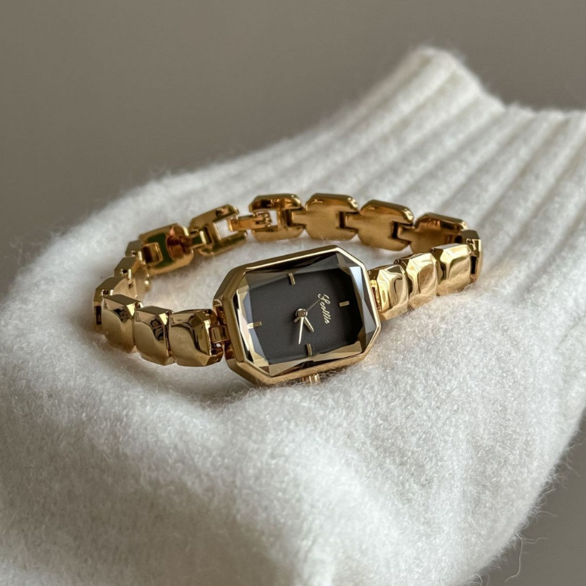 MONTRE CARRÉE ÉLÉGANCE VINTAGE