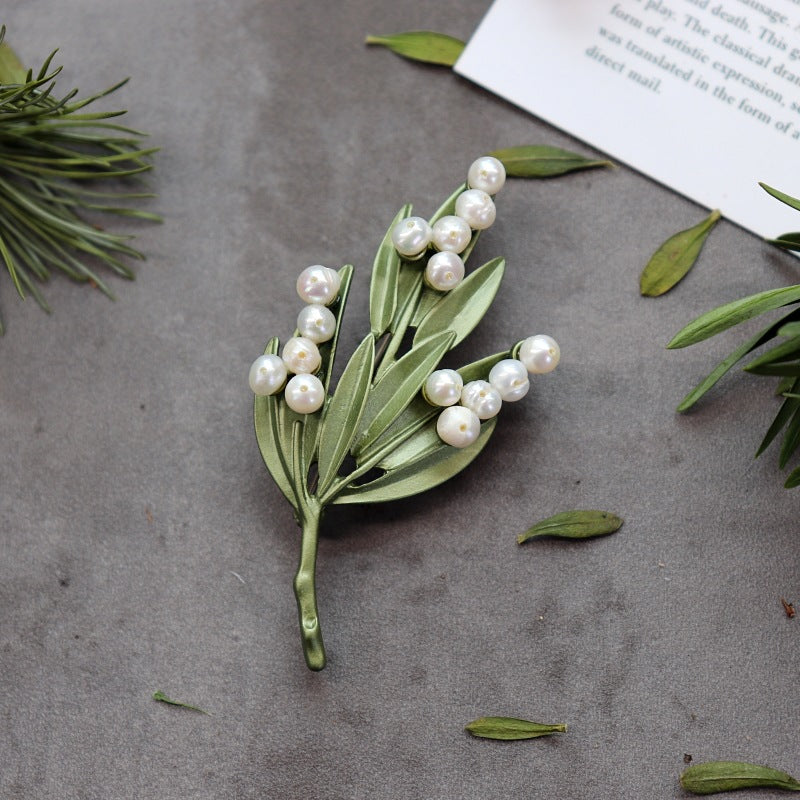 BROCHE ÉGLANTINE PERLE ÉLÉGANCE FLORALE RÉTRO