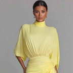 Robe longue uni drapée fendue col montant manches chauve-souris