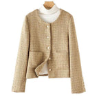 Veste courte droite en tweed beige avec boutons dorés