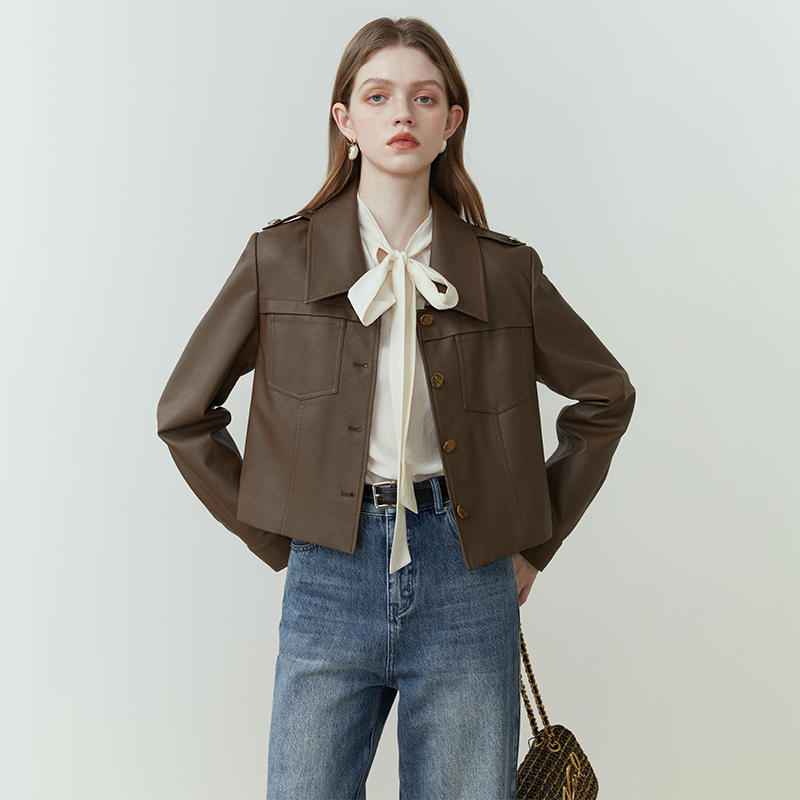 VESTE COURTE EN SIMILICUIR
