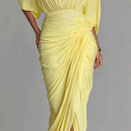 Robe longue uni drapée fendue col montant manches chauve-souris